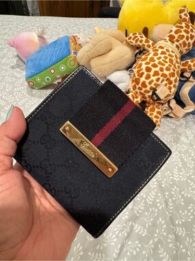 Gucci compact wallet